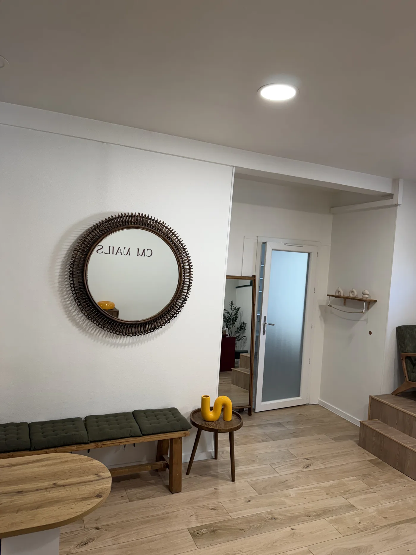 L'entrée du salon CM NAILS, 74 rue Georges Bonnac à Bordeaux